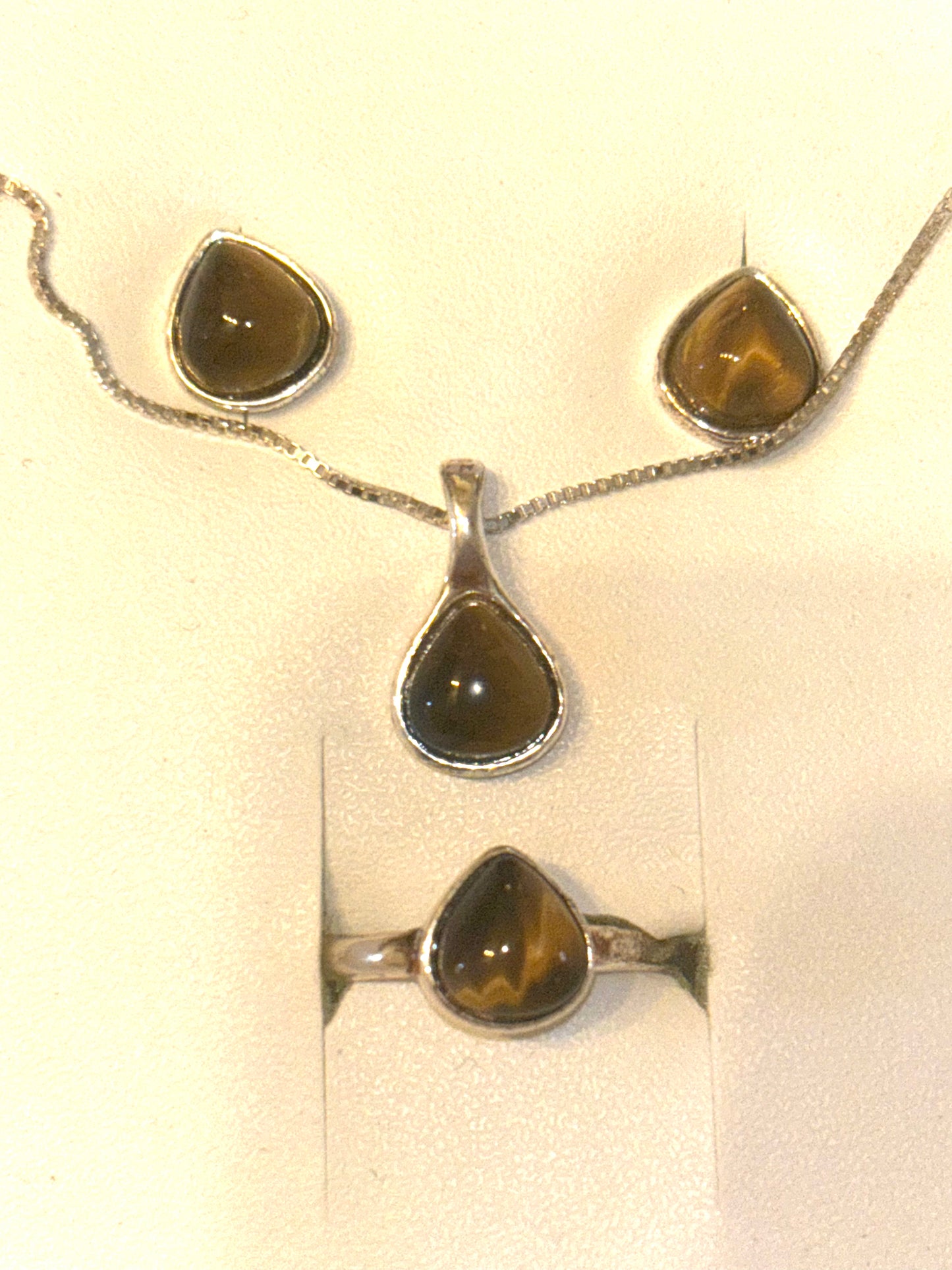 Parure en Œil de Tigre