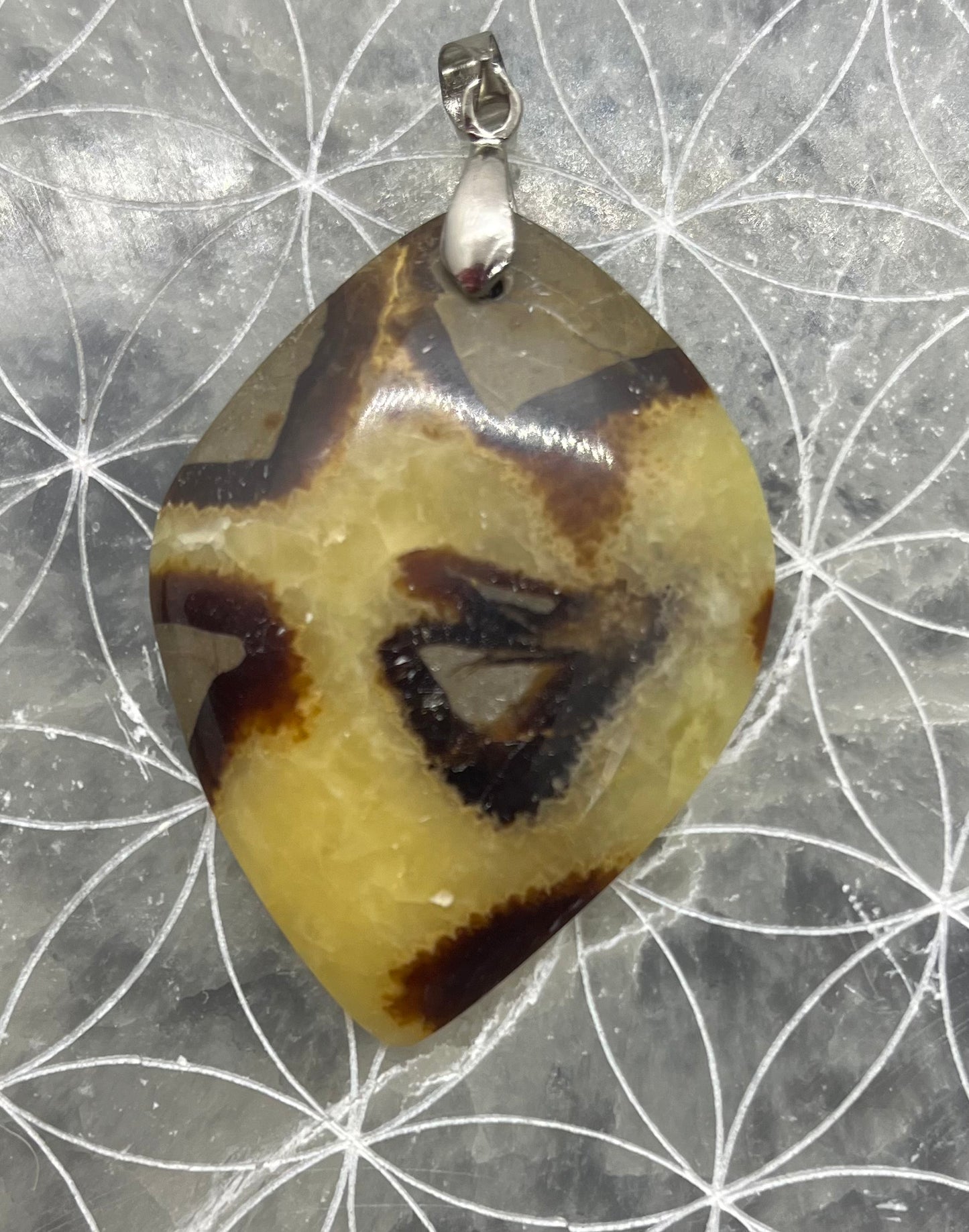 Pendentif forme libre en Septaria