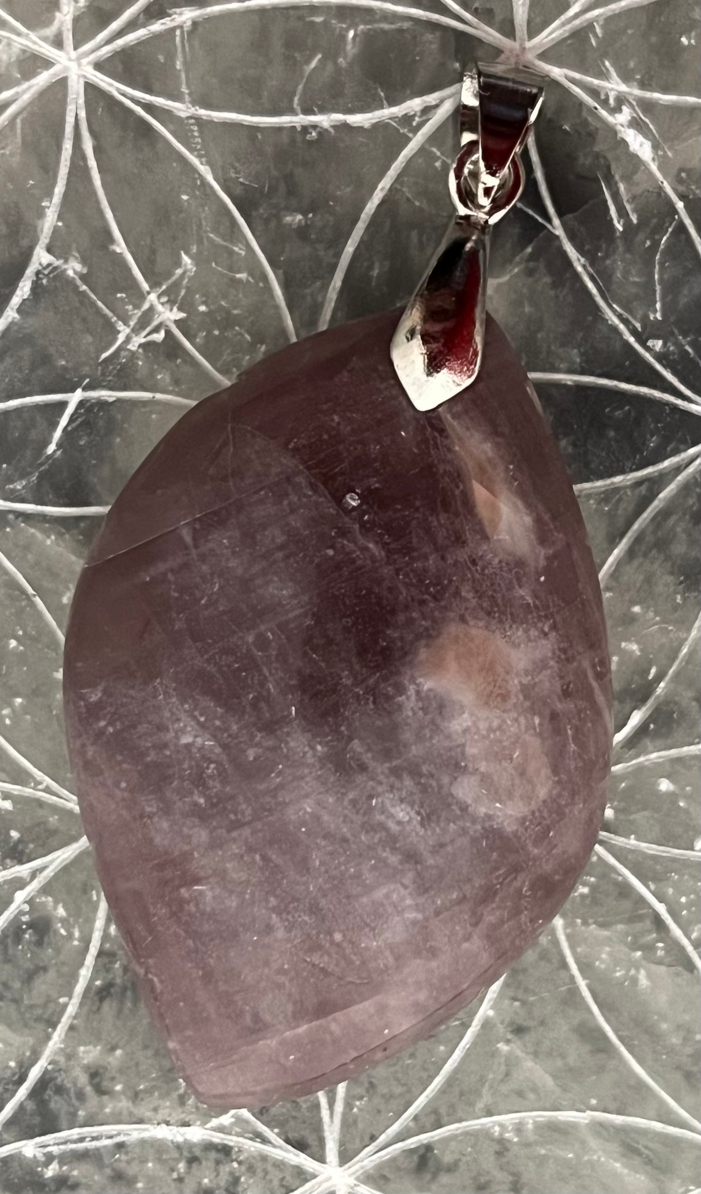 Pendentif forme libre en Angélite violette (Anhydrite violette)