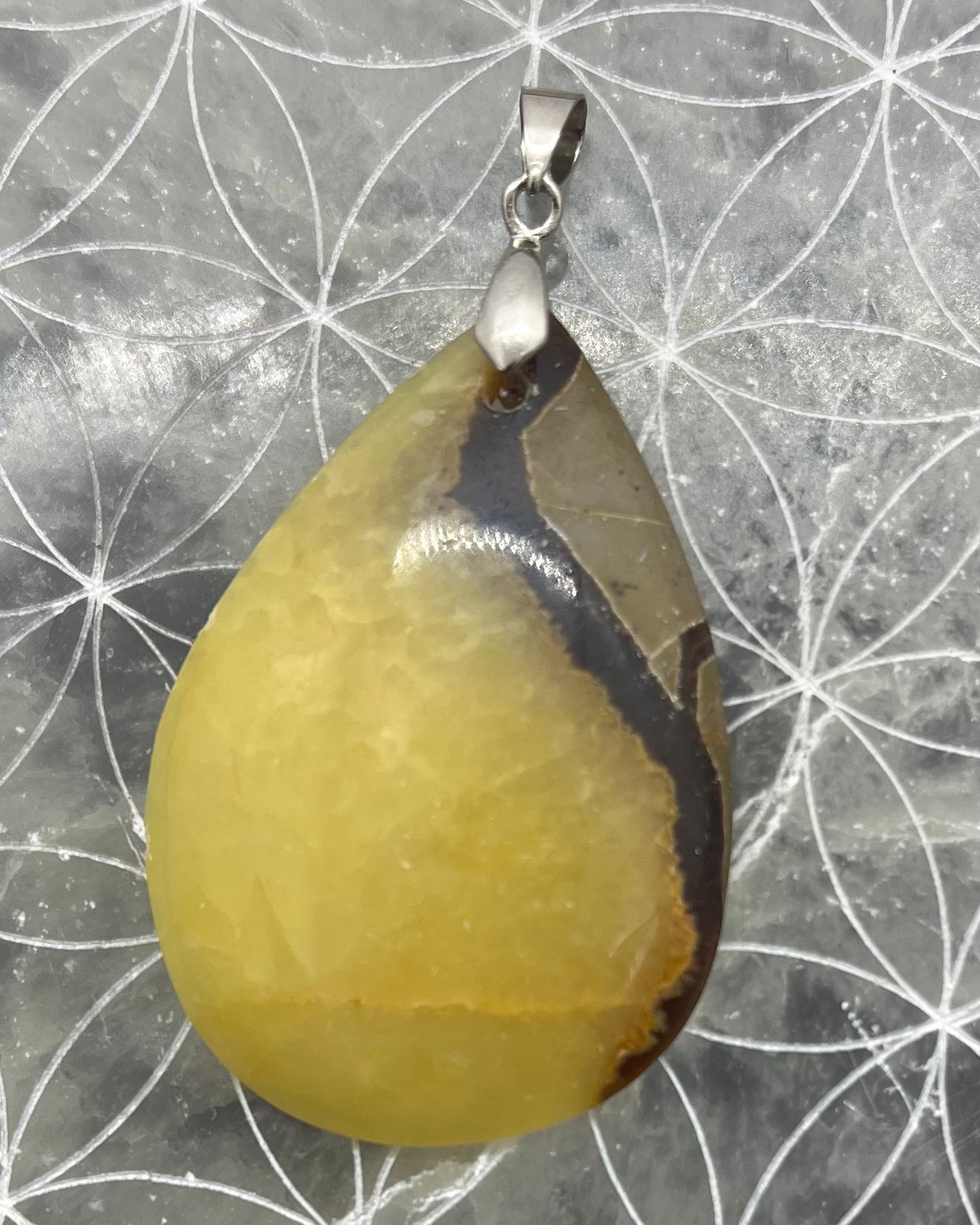 Pendentif forme libre en Septaria
