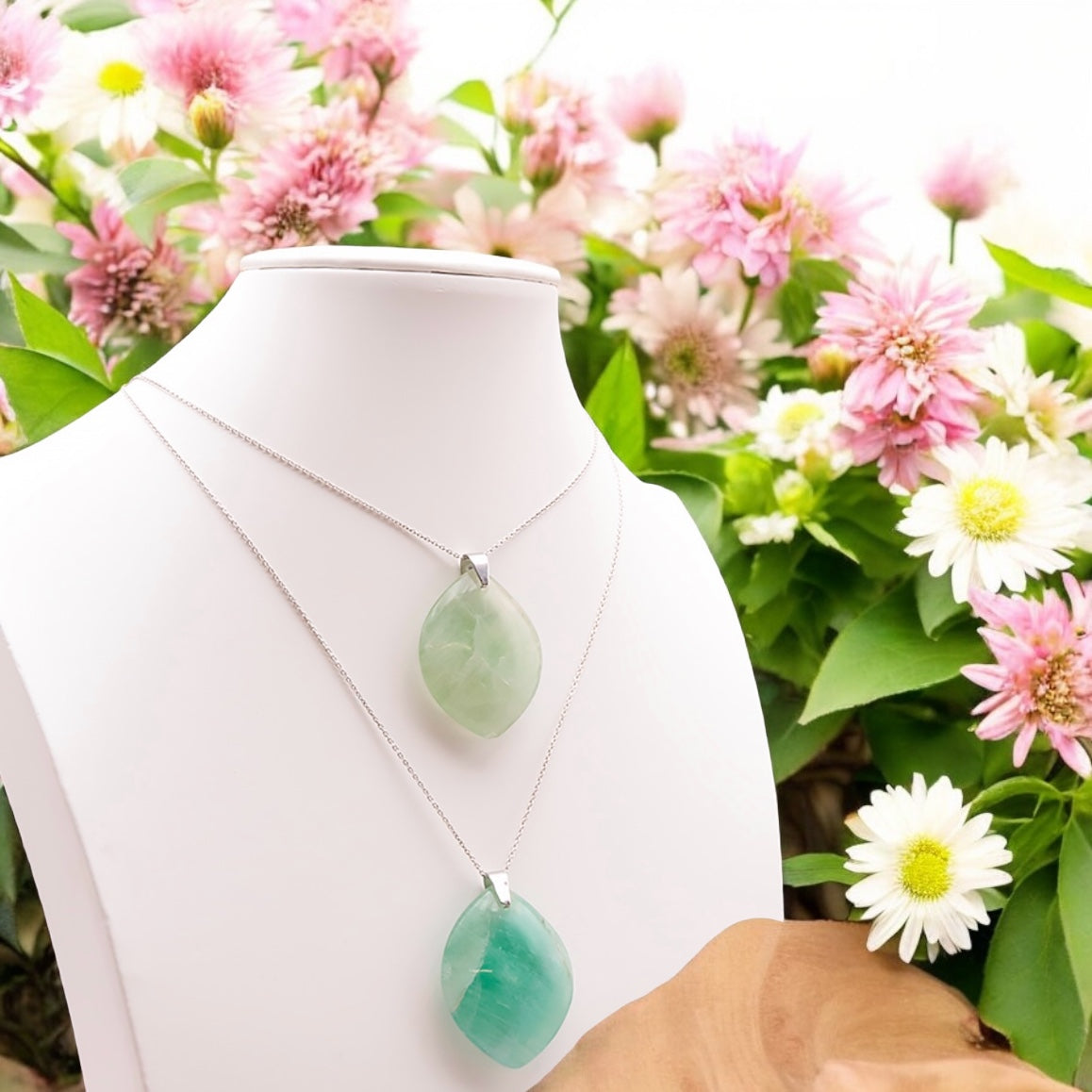 Pendentif pierre plate en Fluorite Verte qualité A