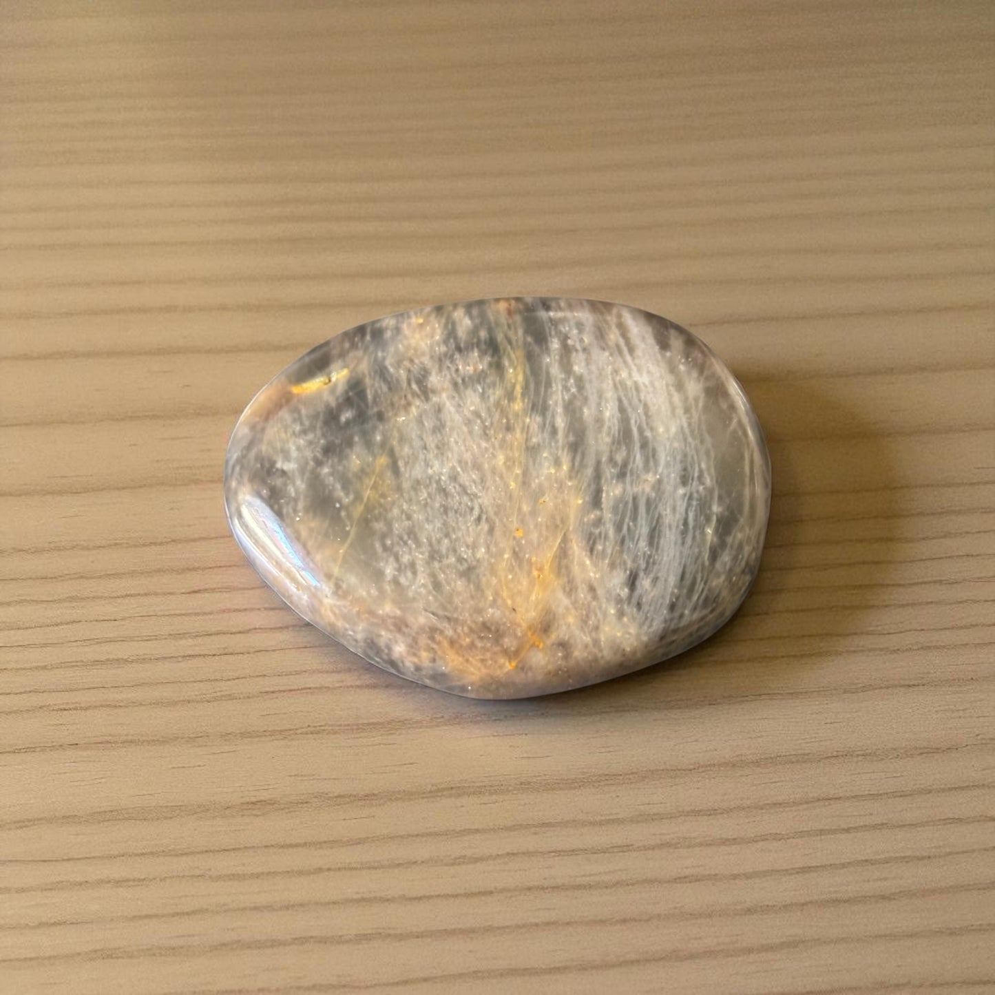 Galet Plat Pierre de Lune Noire de Madagascar qualité AA