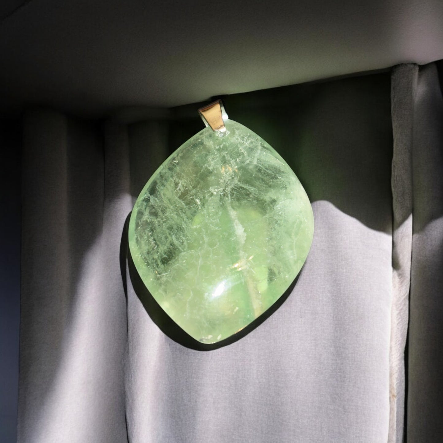 Pendentif pierre plate en Fluorite Verte qualité A