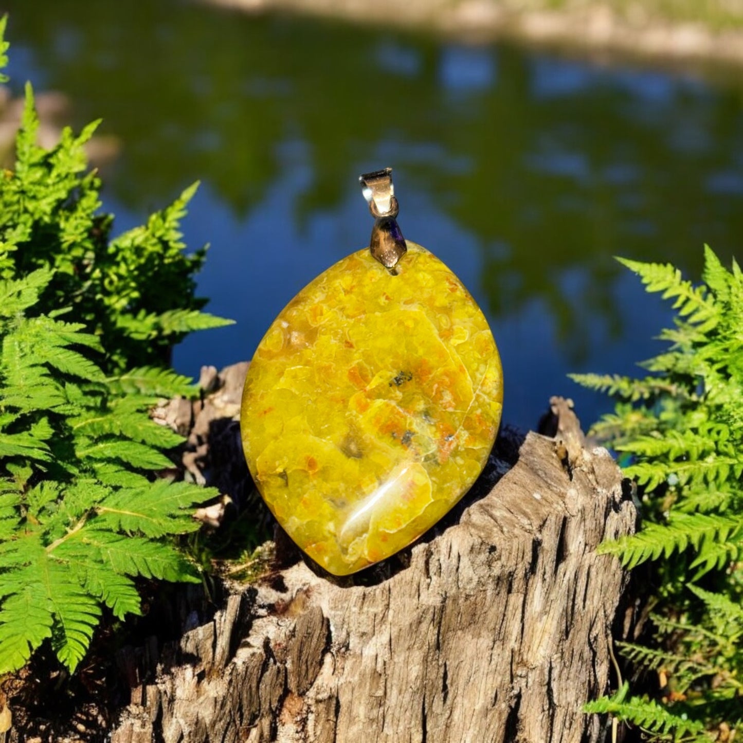Pendentif forme libre en Opale Verte