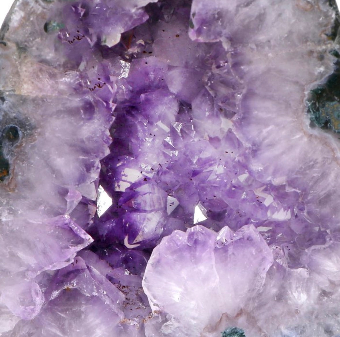 Géode Améthyste Lavande 2,3 kg du Brésil