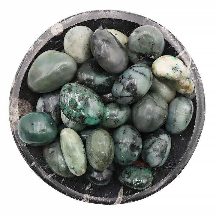 Pierre roulée Émeraude du Brésil qualité A 30 À 50 MM