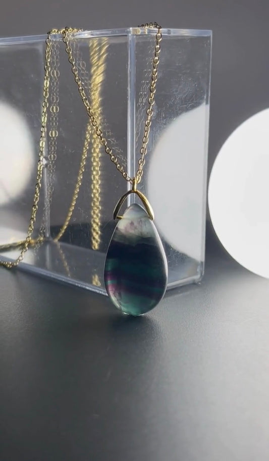 Pendentif goutte sautoir Fluorite multicolore de Chine qualité AA