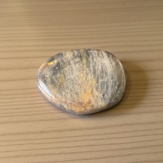Galet Plat Pierre de Lune Noire de Madagascar qualité AA
