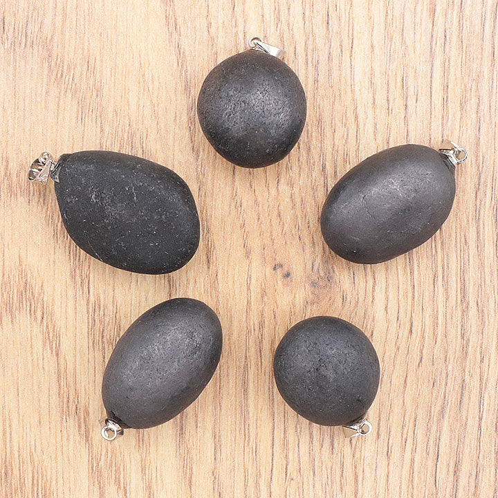 Pendentif pierre roulée Shungite de Russie qualité A 20/30 mm