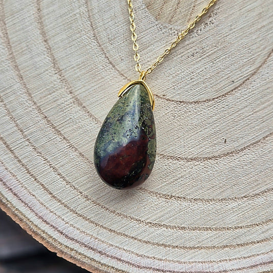 Pendentif goutte sautoir Jaspe Sang de Dragon du Brésil qualité A+