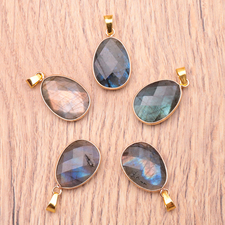 Pendentif Serti Ovale Labradorite de Madagascar qualité A