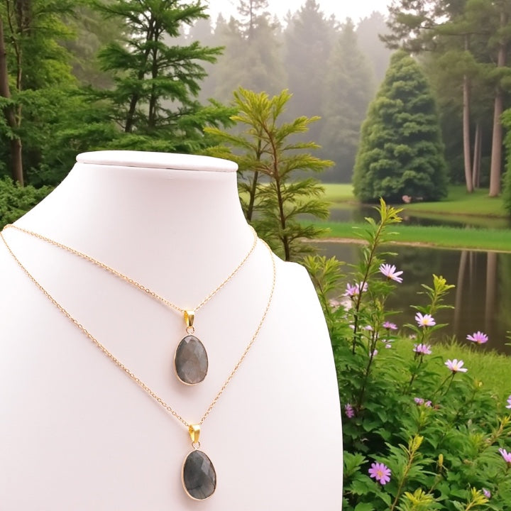 Pendentif Serti Ovale Labradorite de Madagascar qualité A