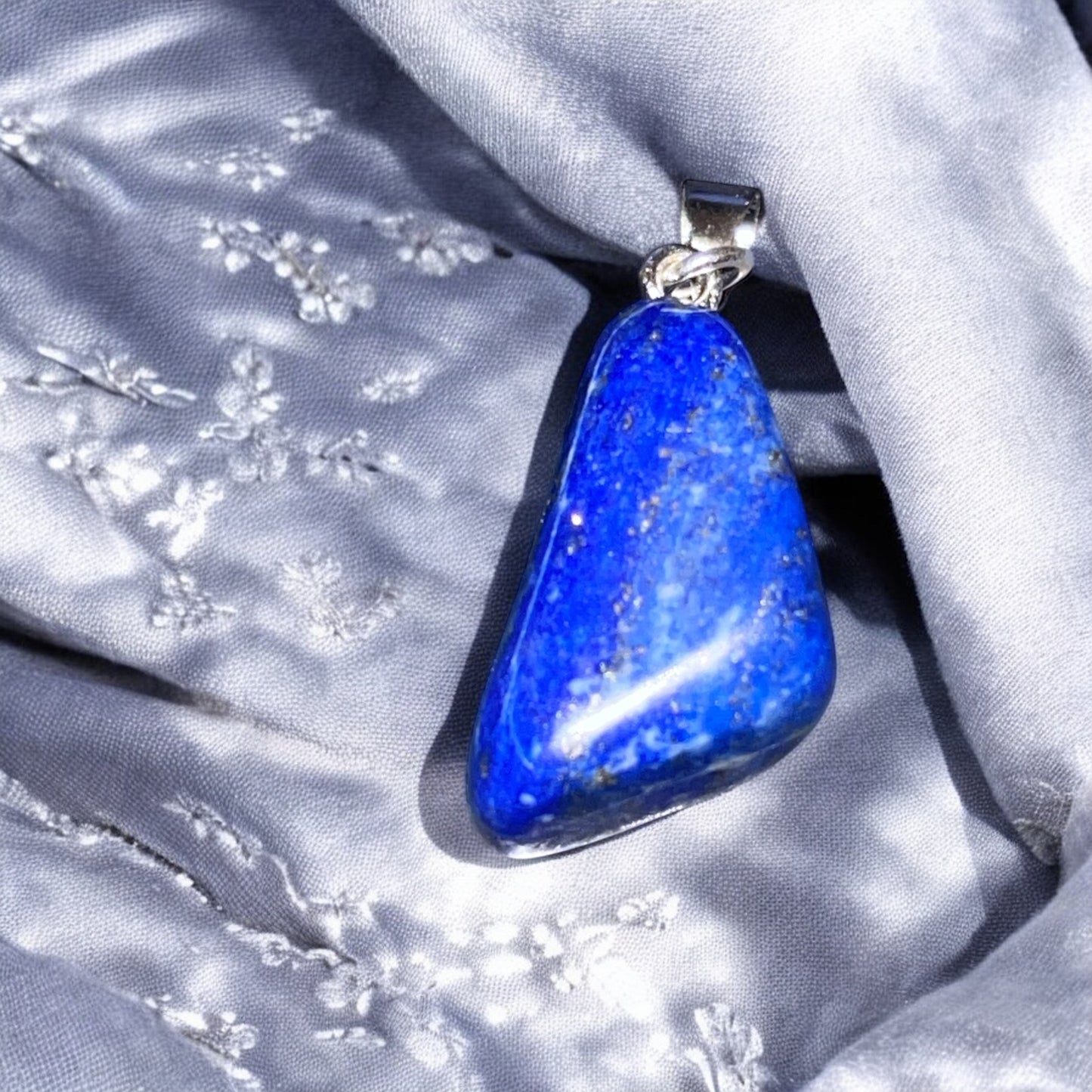 Pendentif forme libre en Lapis Lazuli