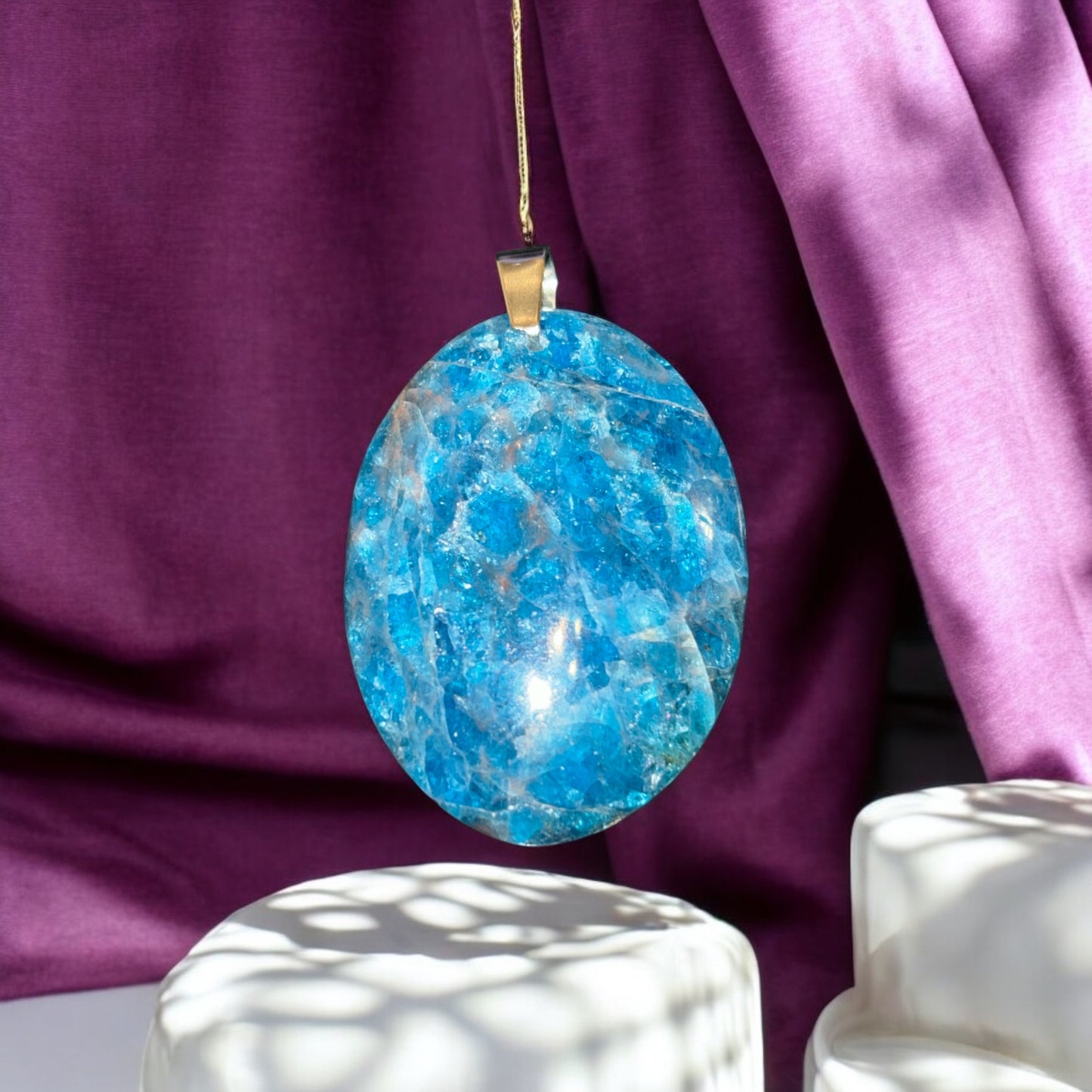 Pendentif forme libre en Apatite Bleue