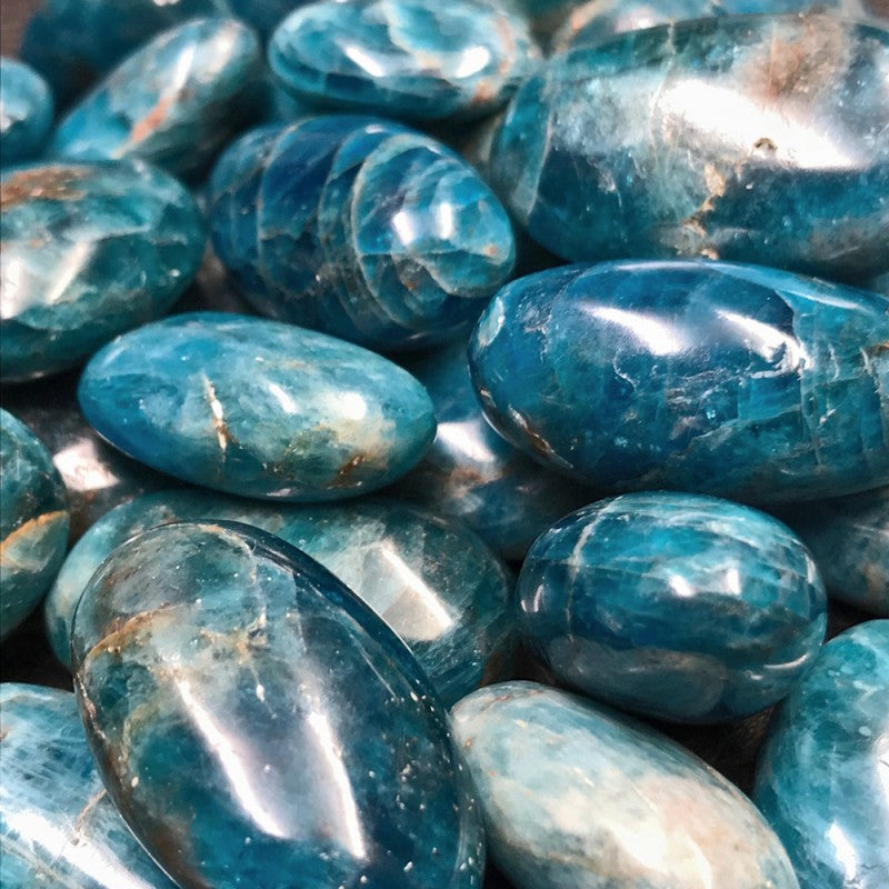 Galet Apatite Bleue de Madagascar qualité A 40 A 70MM